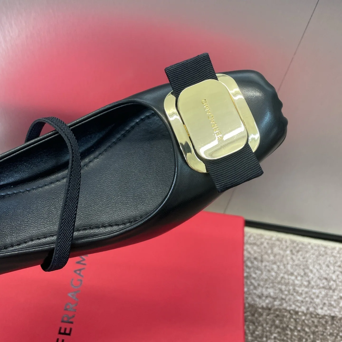 Ferragamo New Vara Plate Pump Black 01K093 - Image 10