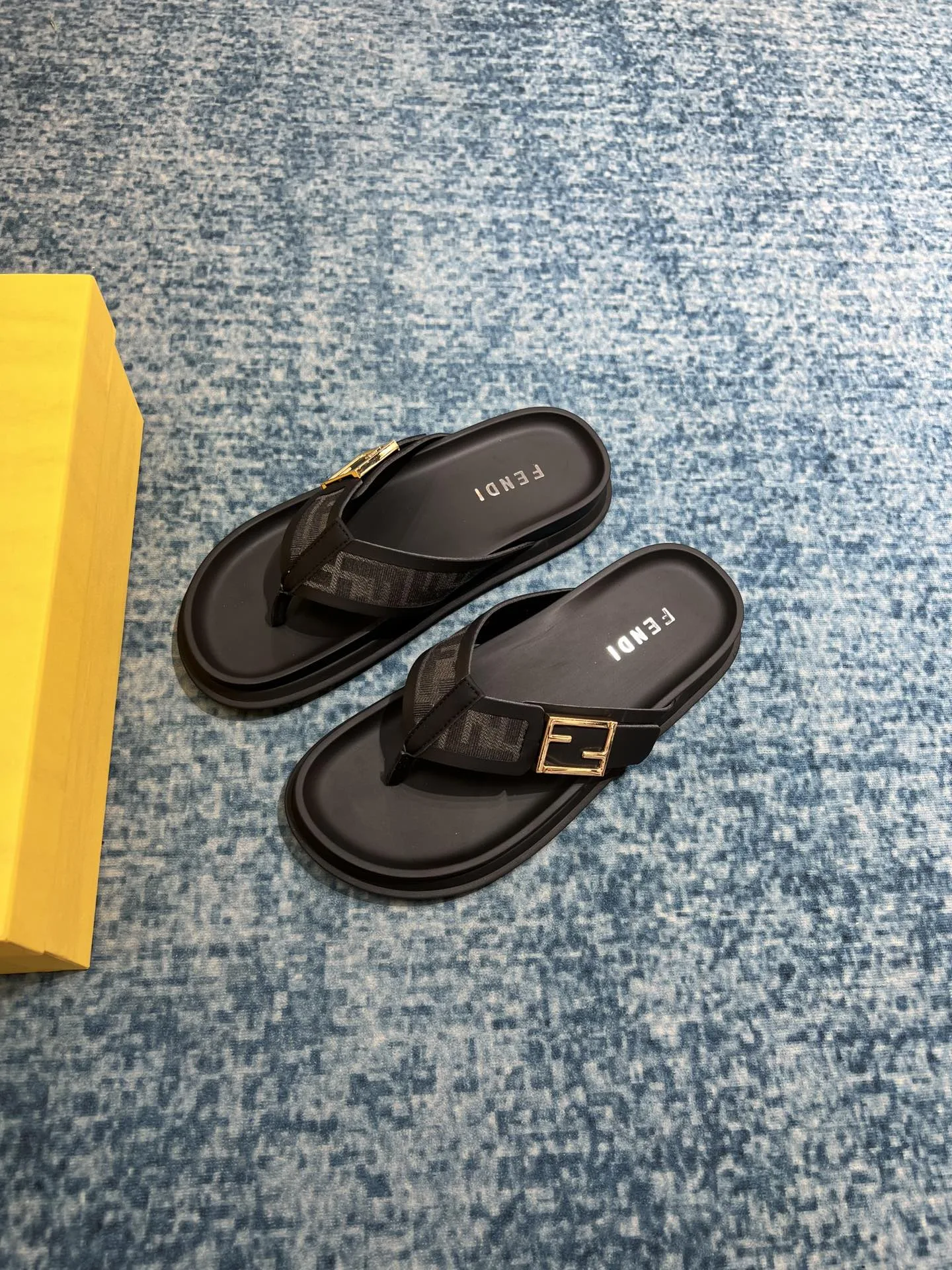 Alternative view of Fendi FF Slides Black