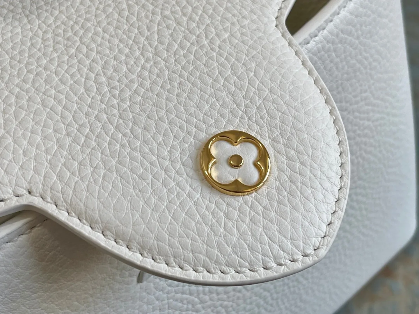 Louis Vuitton Capucines MM Top Handle Bag / White Gold Hardware - Image 8