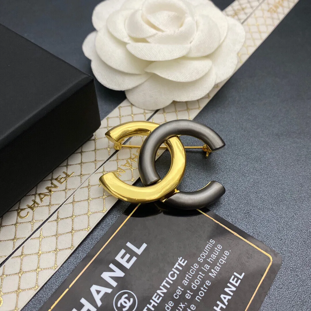 Alternative view of Chanel Brooch Gold-toned