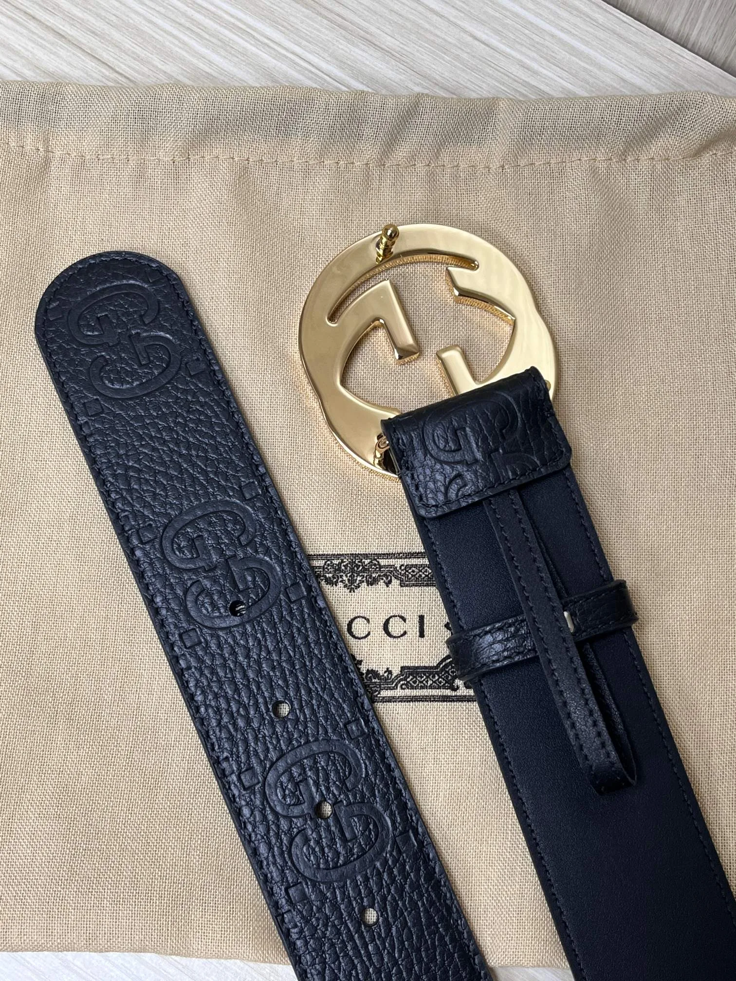 Gucci GG Marmont Circle Buckle Belt Black Leather With Gold Trim - Image 3