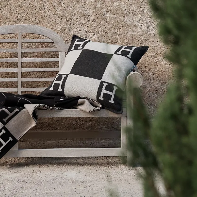 Bedding Set Hermes: Avalon Throw Blanket + Avalon Pillow Large Model - Image 8