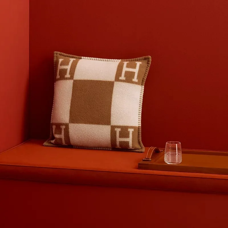 Bedding Set Hermes: Avalon Throw Blanket + Avalon Pillow - Image 8