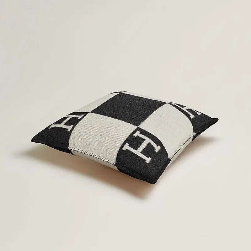 Bedding Set Hermes: Avalon Throw Blanket + Avalon Pillow Large Model - Image 7