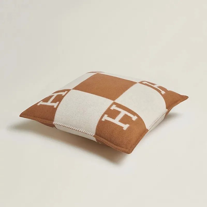Bedding Set Hermes: Avalon Throw Blanket + Avalon Pillow - Image 7