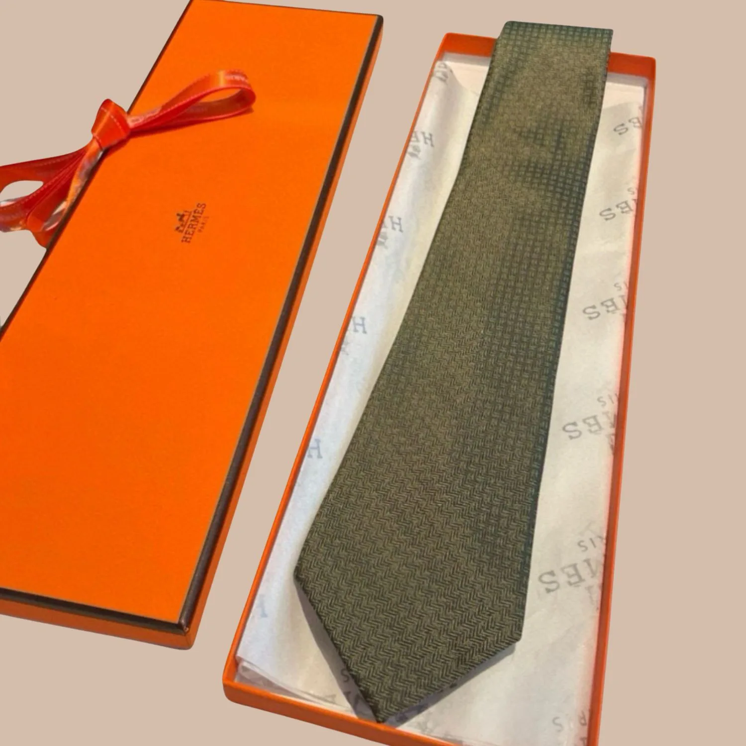 Hermes Elegent Green Silk Tie - Image 8