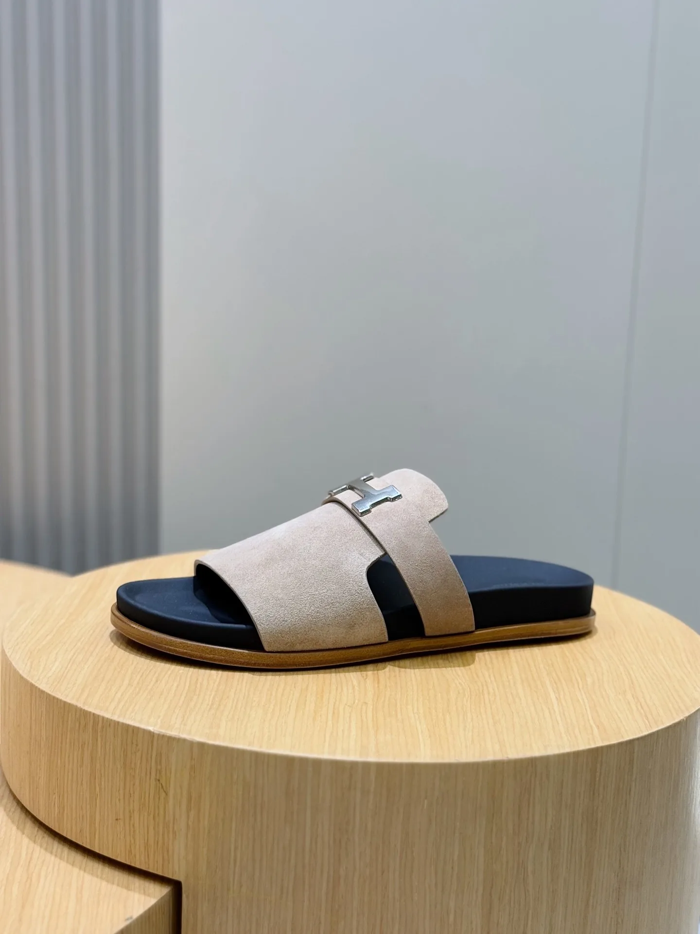 Hermes Jaures Sandals Grayish - Image 3