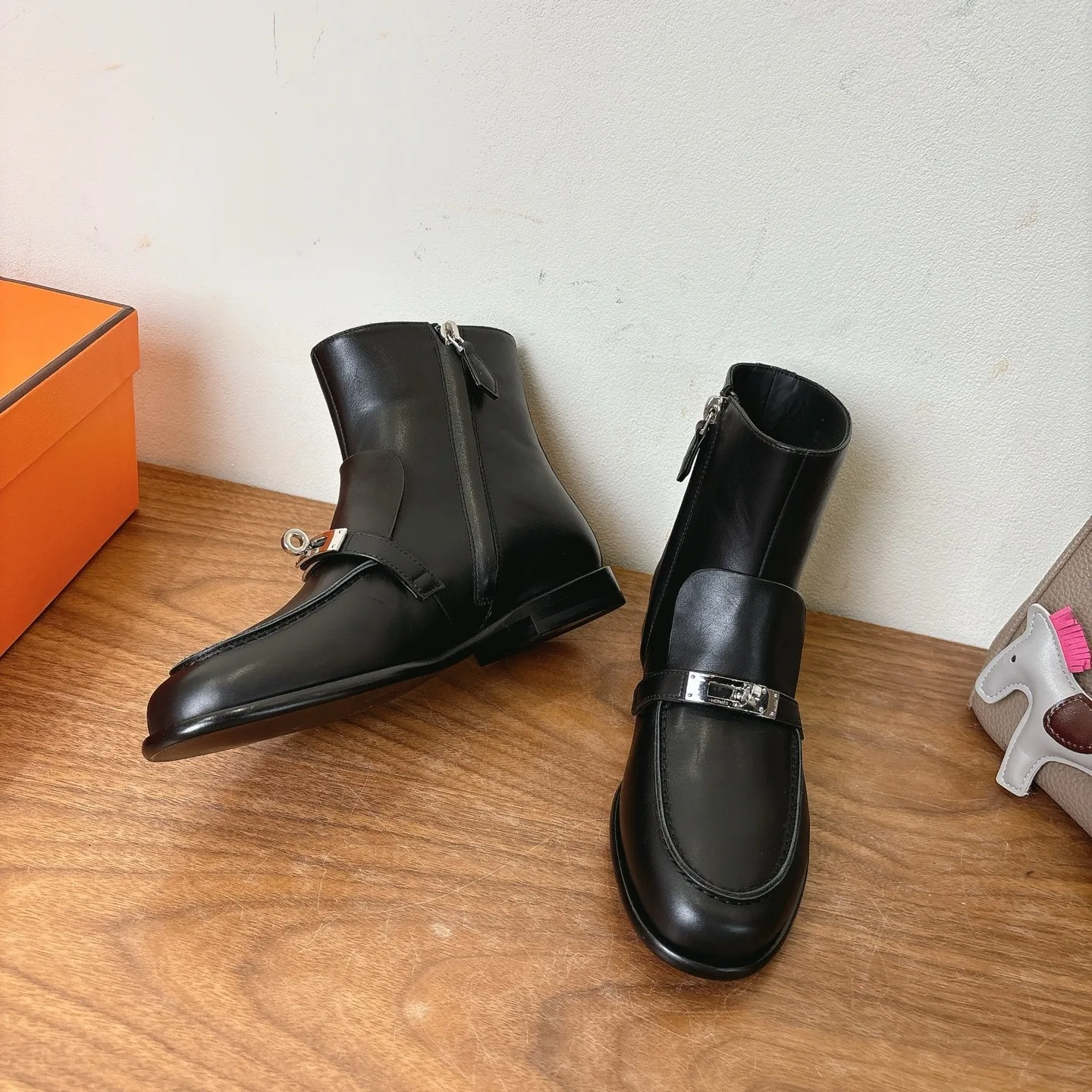 Hermes Kelsy Ankle Boots Noir - Image 10