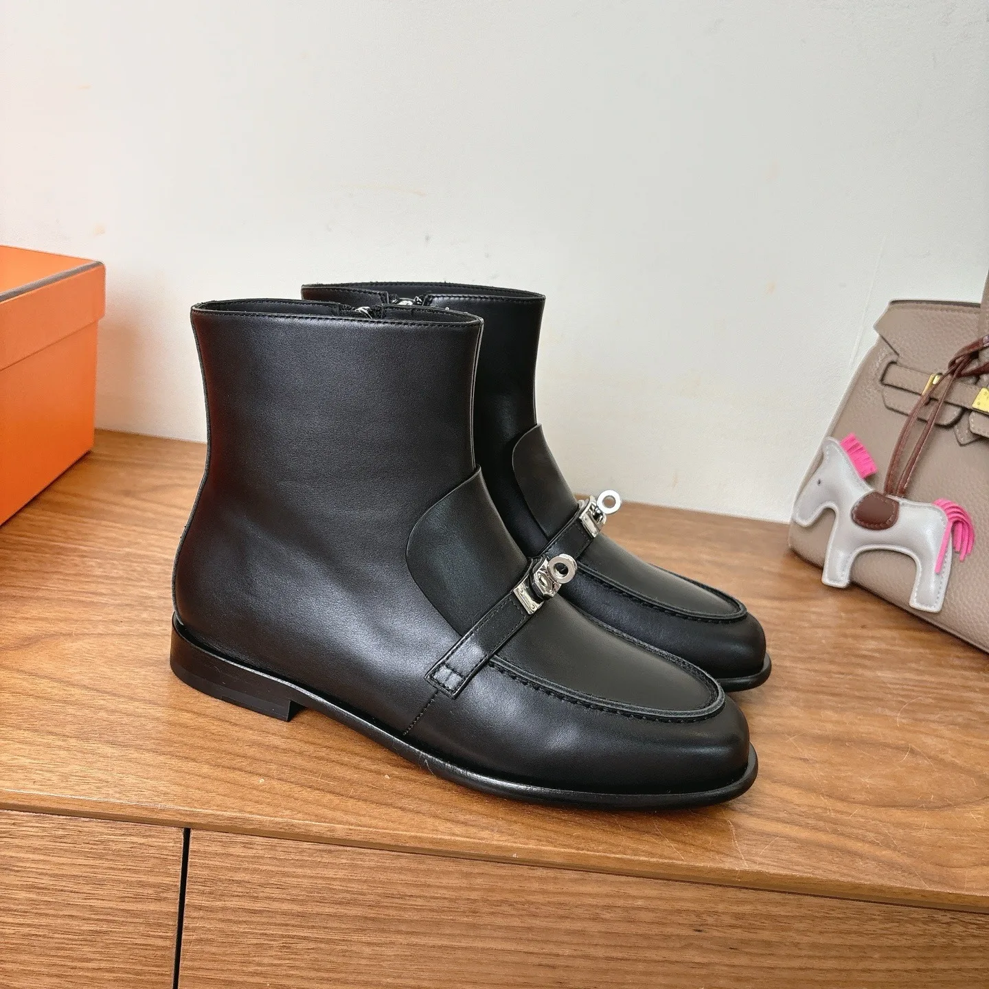 Hermes Kelsy Ankle Boots Noir - Image 3