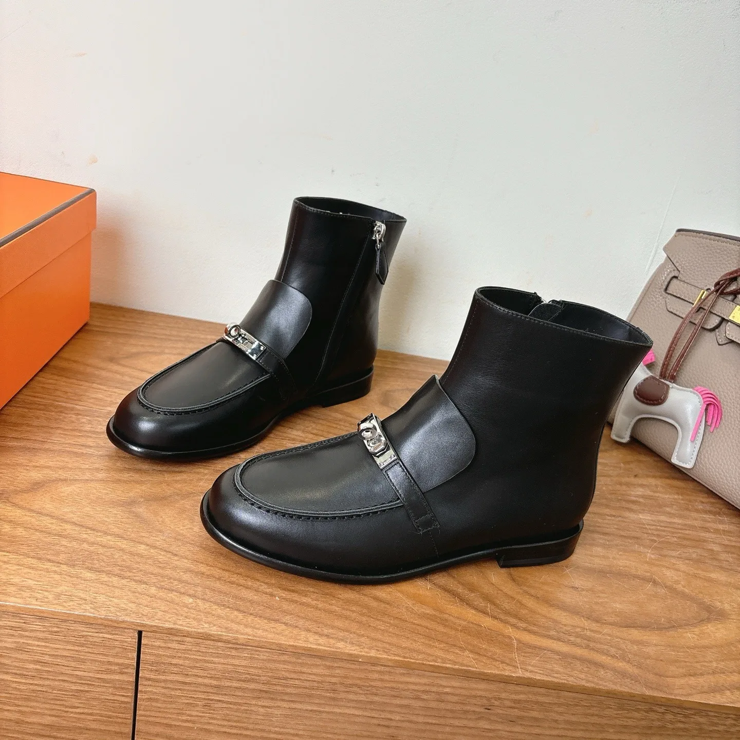 Hermes Kelsy Ankle Boots Noir - Image 6