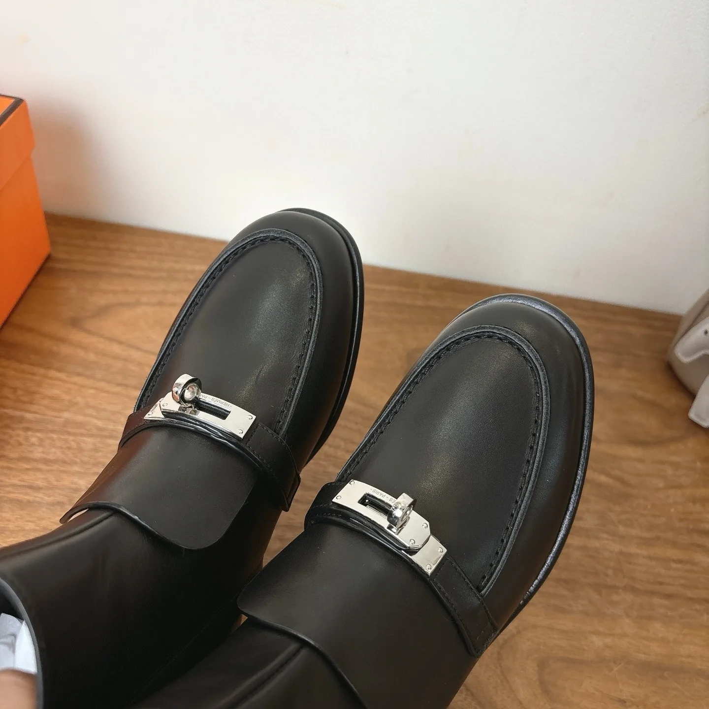 Hermes Kelsy Ankle Boots Noir - Image 8