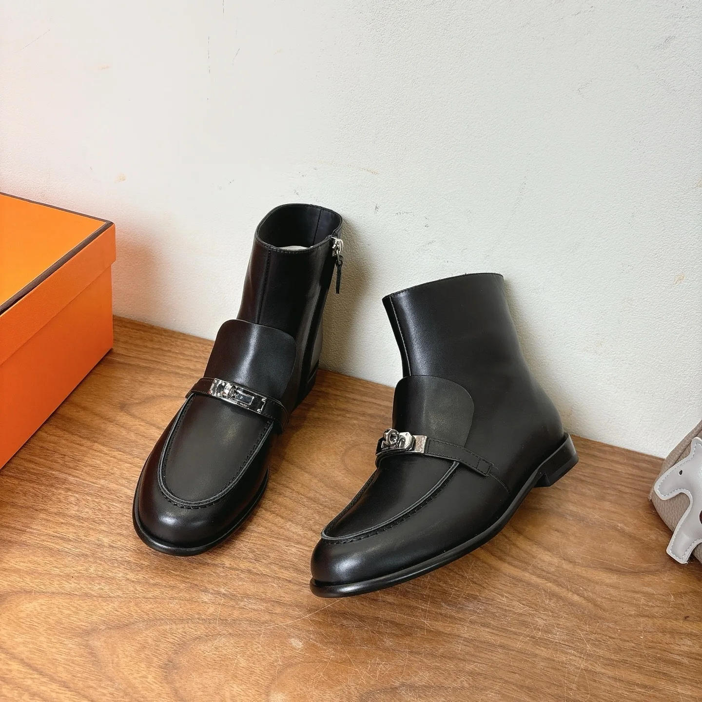 Hermes Kelsy Ankle Boots Noir - Image 9