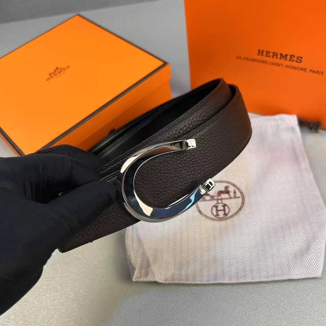 Hermès Luck Belt Buckle Reversible Leather Strap Noir/Chocolat - Image 4