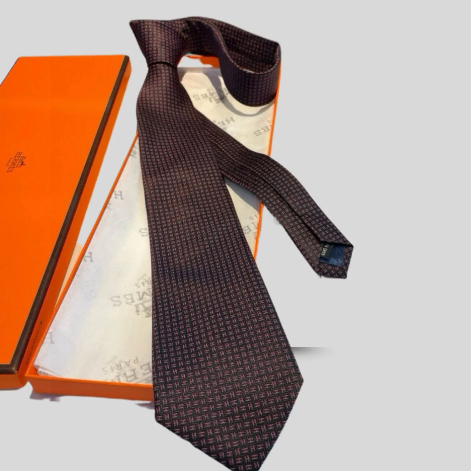 Hermes Elegent Burgundy Silk Tie - Image 3
