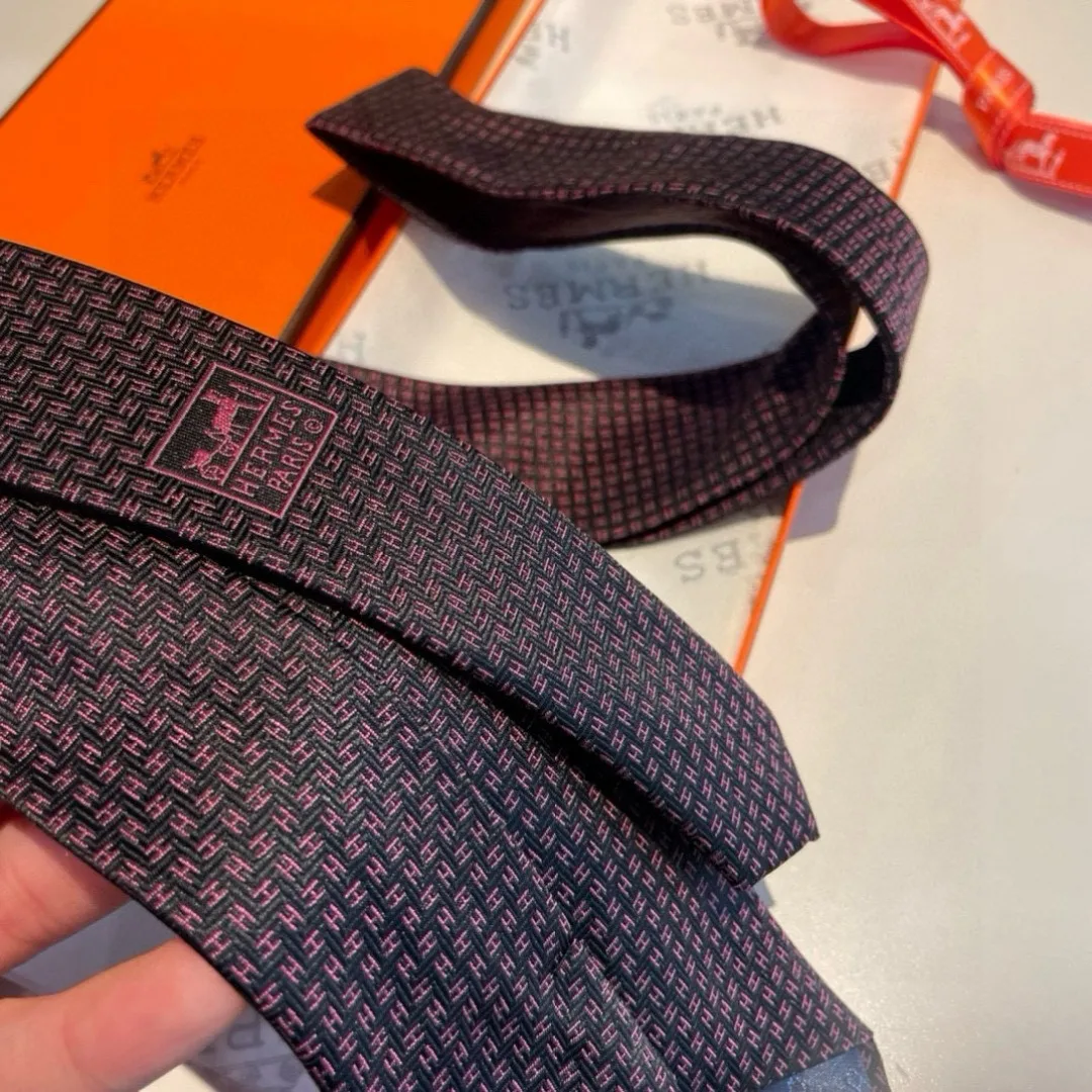Hermes Elegent Burgundy Silk Tie - Image 6