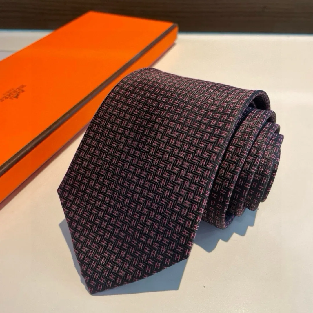 Hermes Elegent Burgundy Silk Tie - Image 8