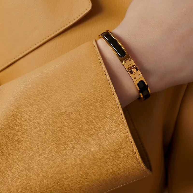Alternative view of Hermes Mini Clic Kelly Bracelet Noir 01PM