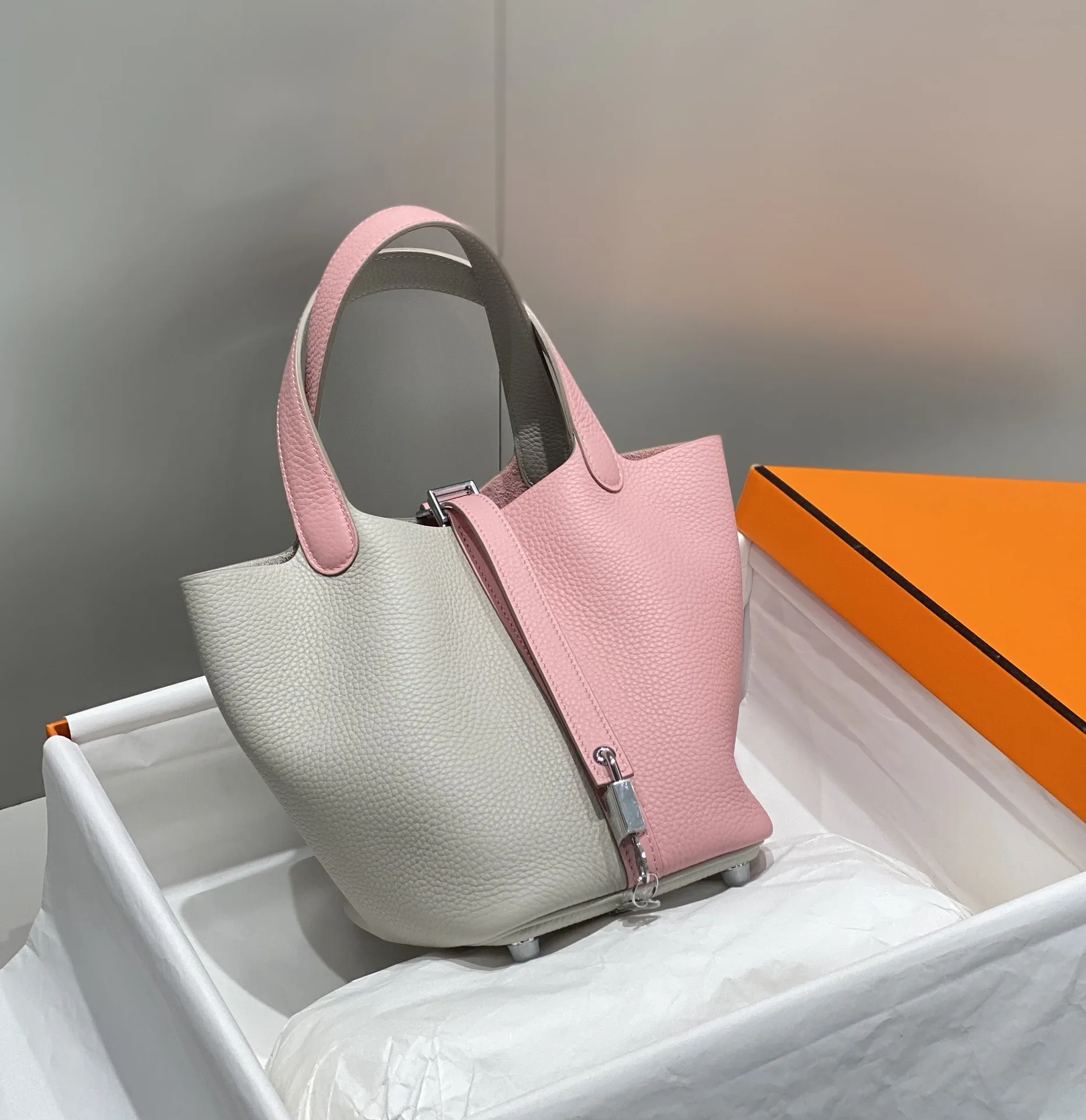 Alternative view of Hermes Picotin Lock 18 Bag Grey/Pink /