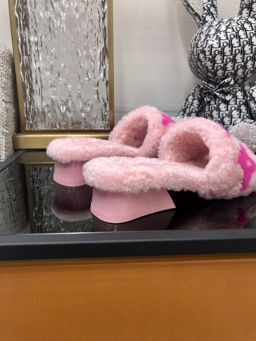 Alternative view of Louis Vuitton Women’s Magnetic Mule Pink