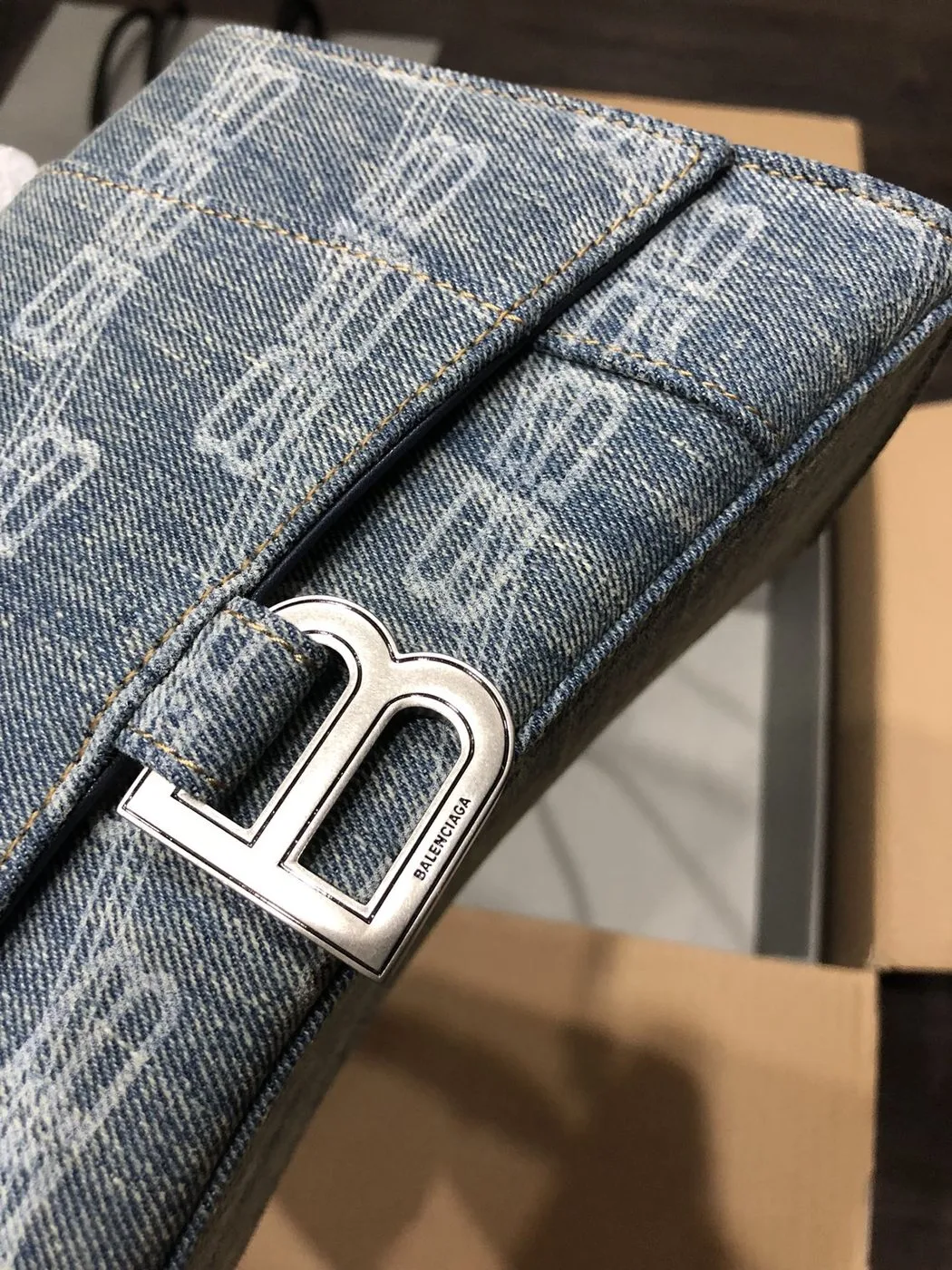 Balenciaga Hourglass Small Handbag Bb Monogram Bleached Denim In Blue / - Image 3