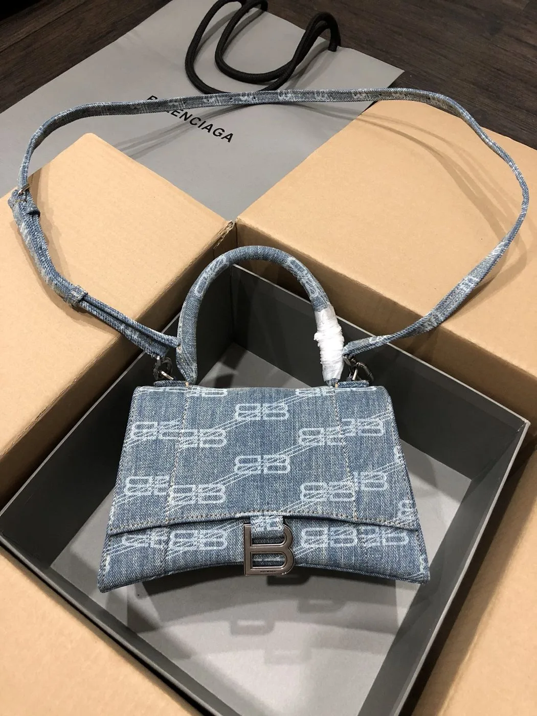 Balenciaga Hourglass Small Handbag Bb Monogram Bleached Denim In Blue / - Image 4