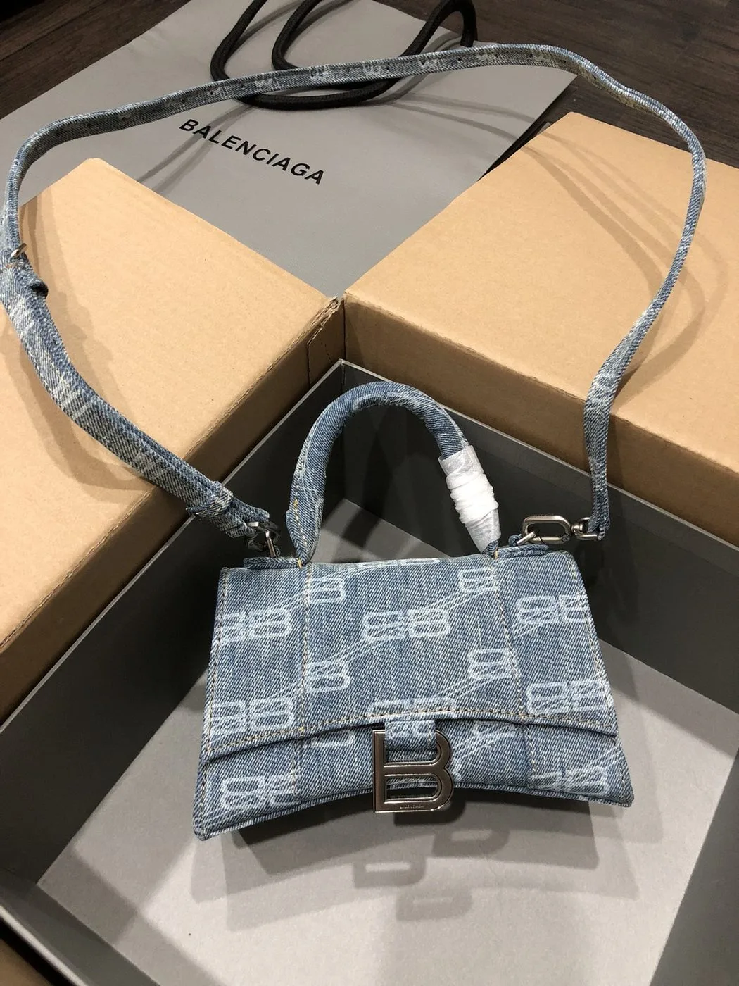 Balenciaga Hourglass XS Handbag Bb Monogram Bleached Denim In Blue / - Image 4
