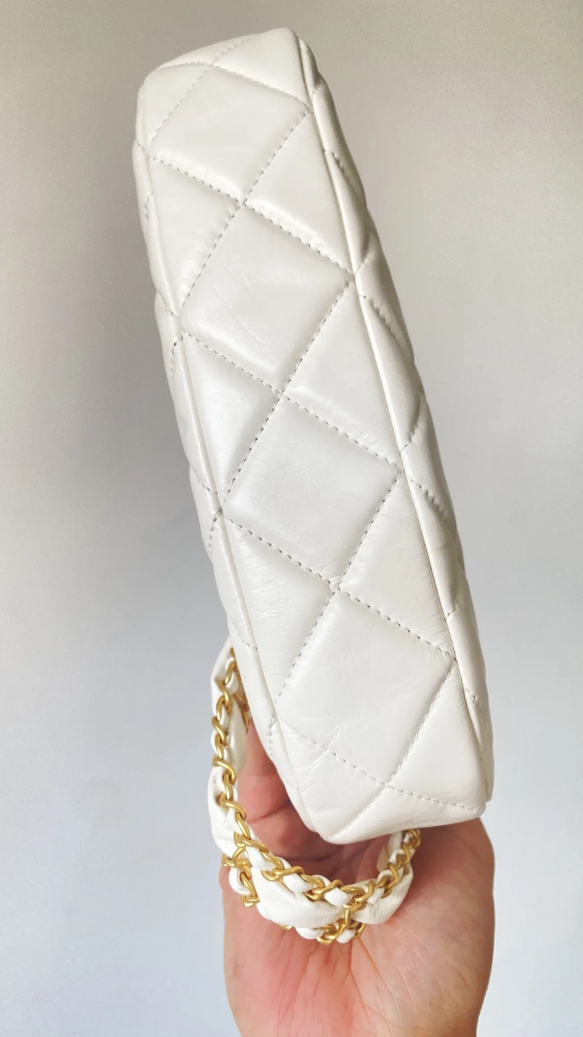 Chanel 23K Calfskin White Hobo Bag 9,/ - Image 7