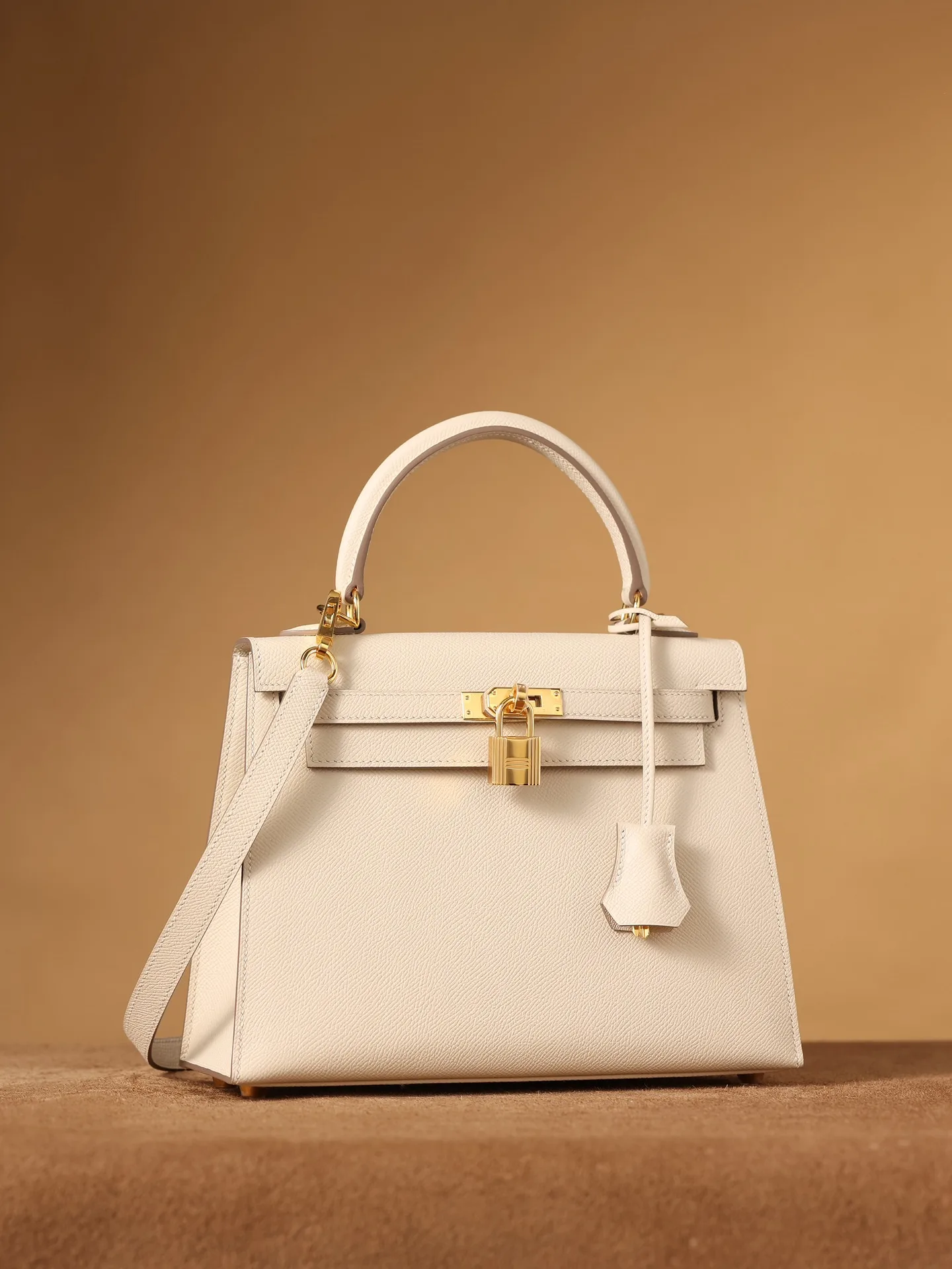 Alternative view of Hermes Kelly Epsom Gold Tone Lock Bag Cream 9,/