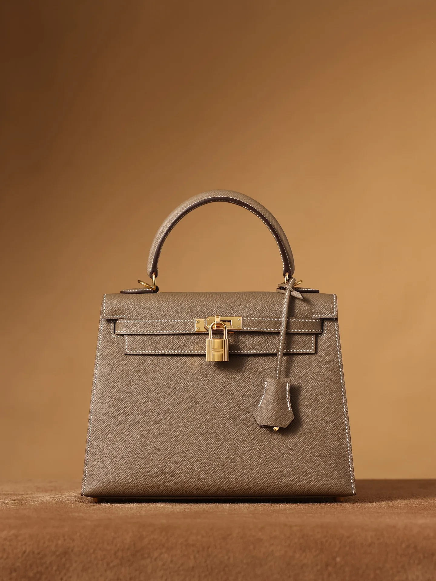 Hermes Kelly Epsom Gold Tone Lock Bag Grey 9,/ - Image 2