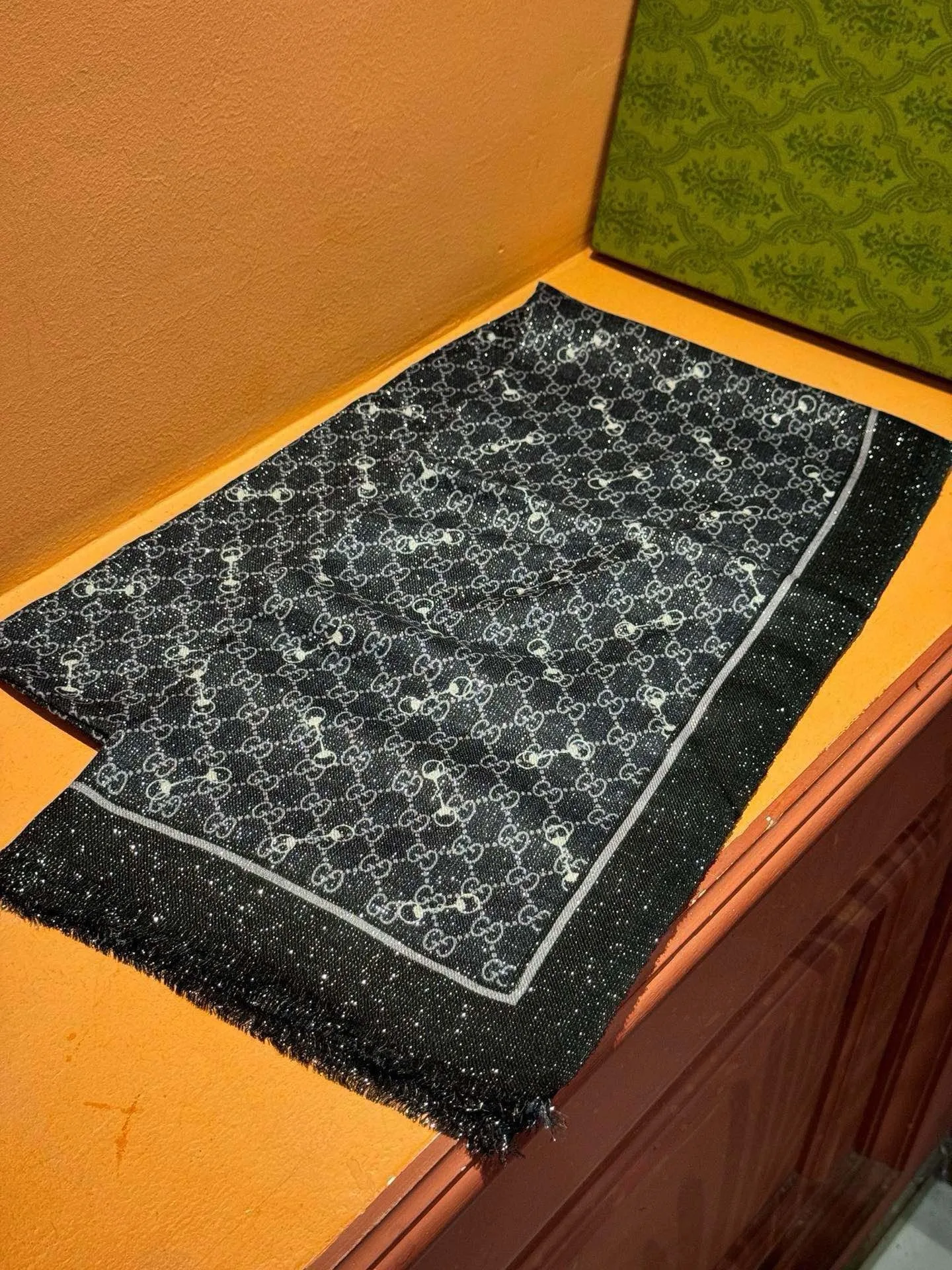 Alternative view of Gucci Glowing Scarf Black /