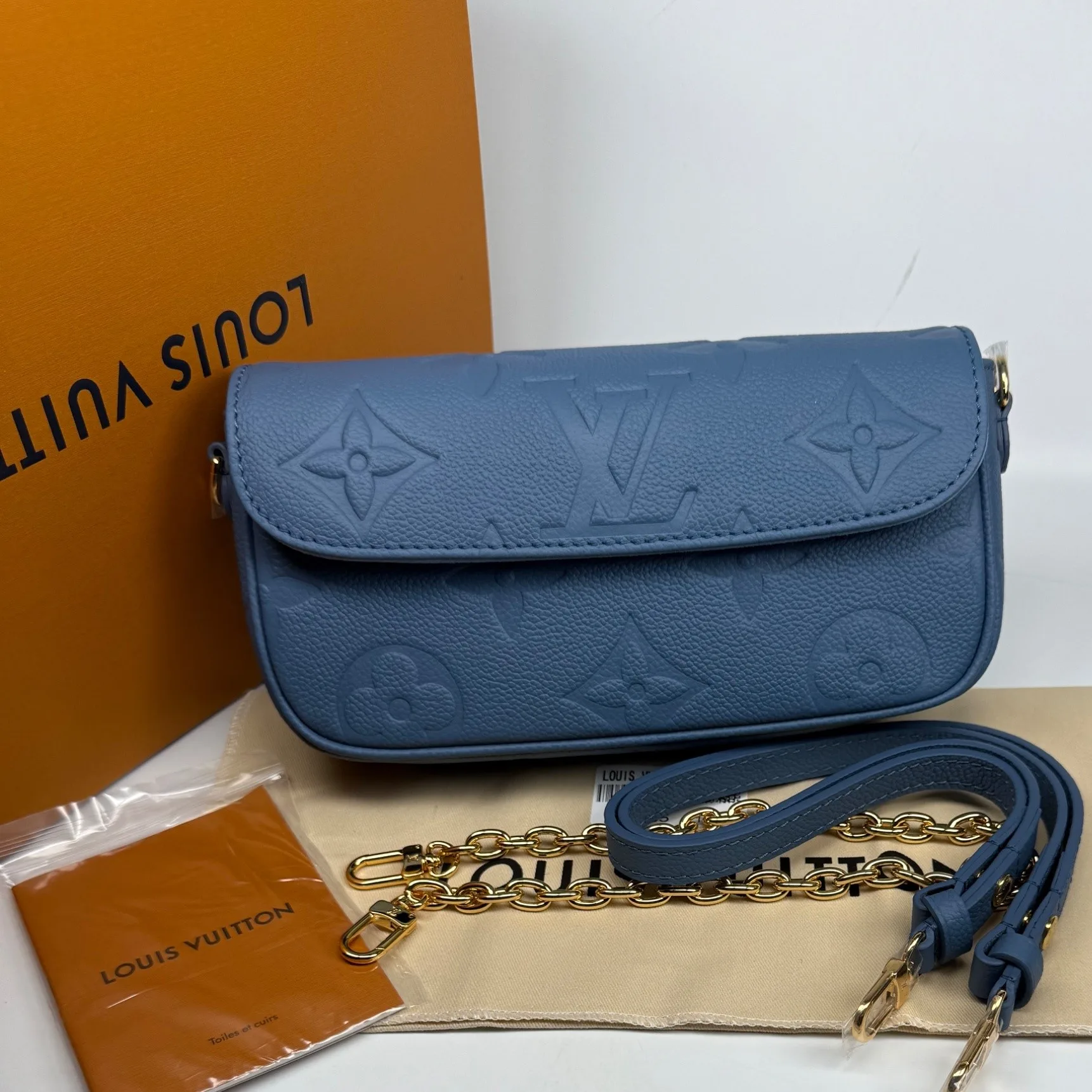 Alternative view of Louis Vuitton Wallet On Chain Ivy Shoulder Bag / Blue Gold Hardware