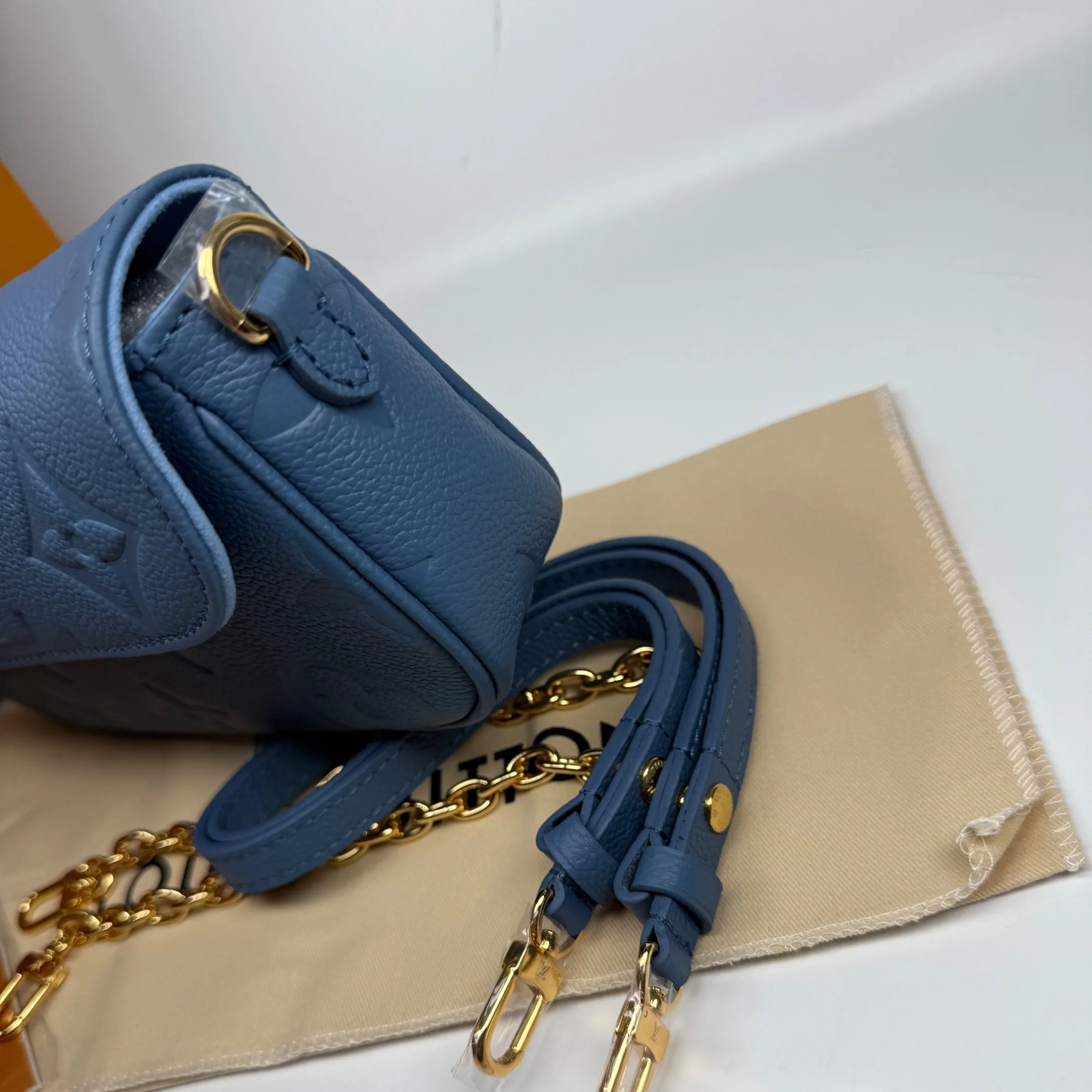 Louis Vuitton Wallet On Chain Ivy Shoulder Bag / Blue Gold Hardware - Image 6