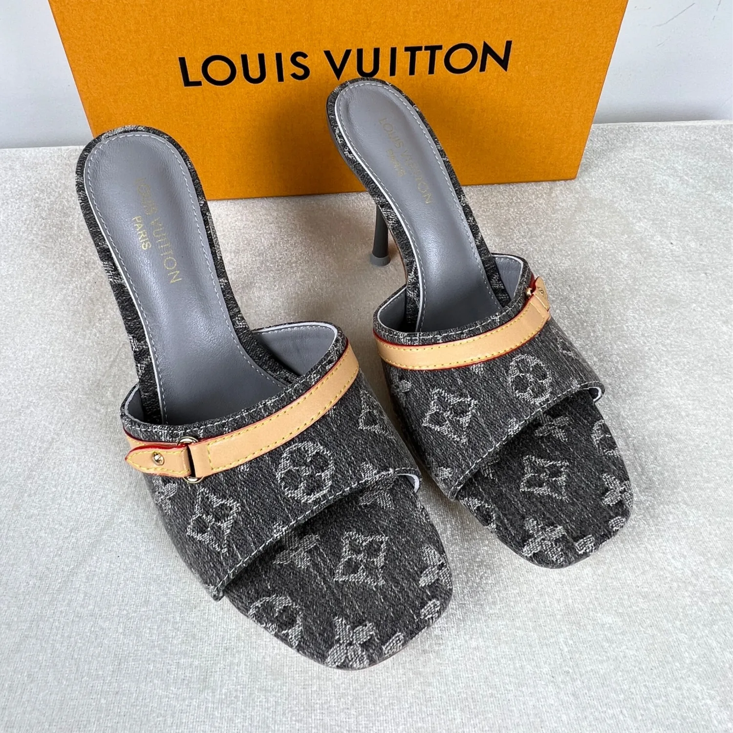 Alternative view of Louis Vuitton 6AM Mule Grey 1ADIGT