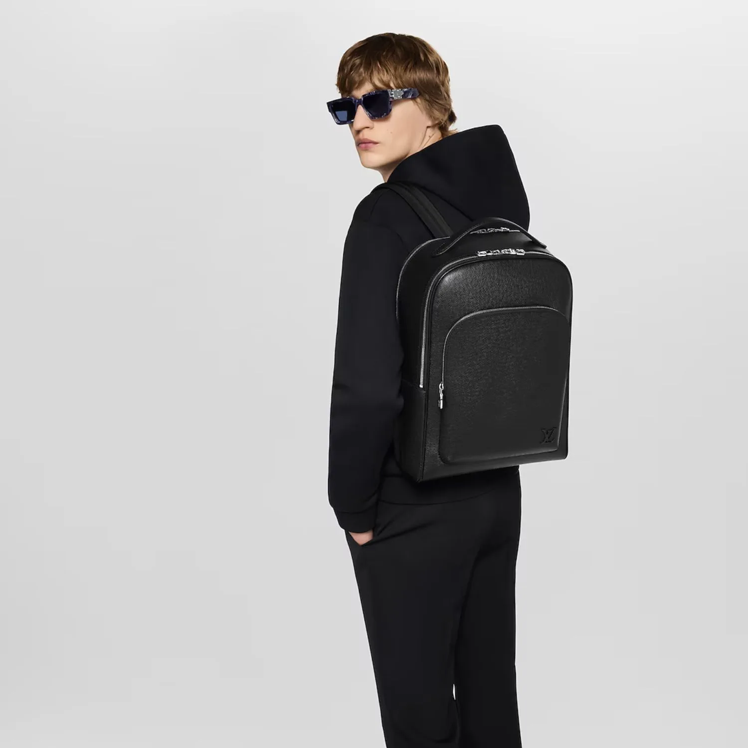 Louis Vuitton Avenue Backpack Black / - Image 3