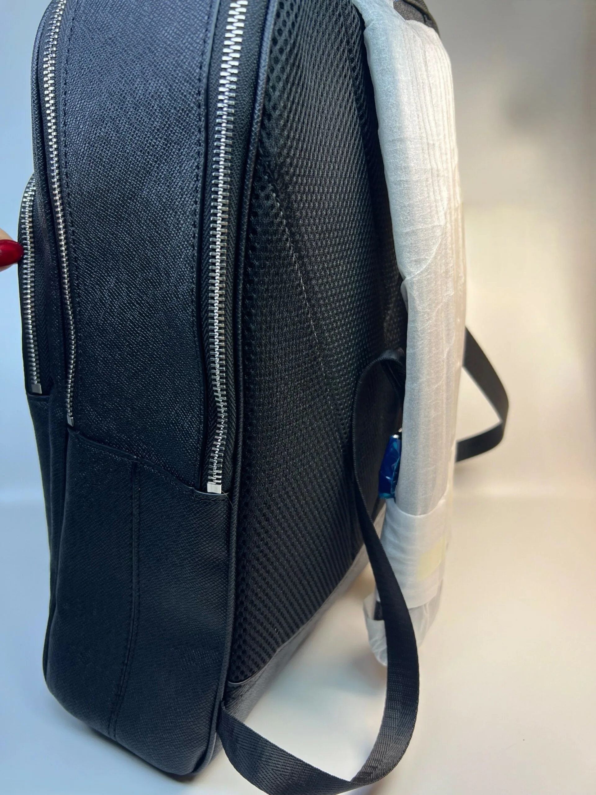Louis Vuitton Avenue Backpack Black / - Image 5