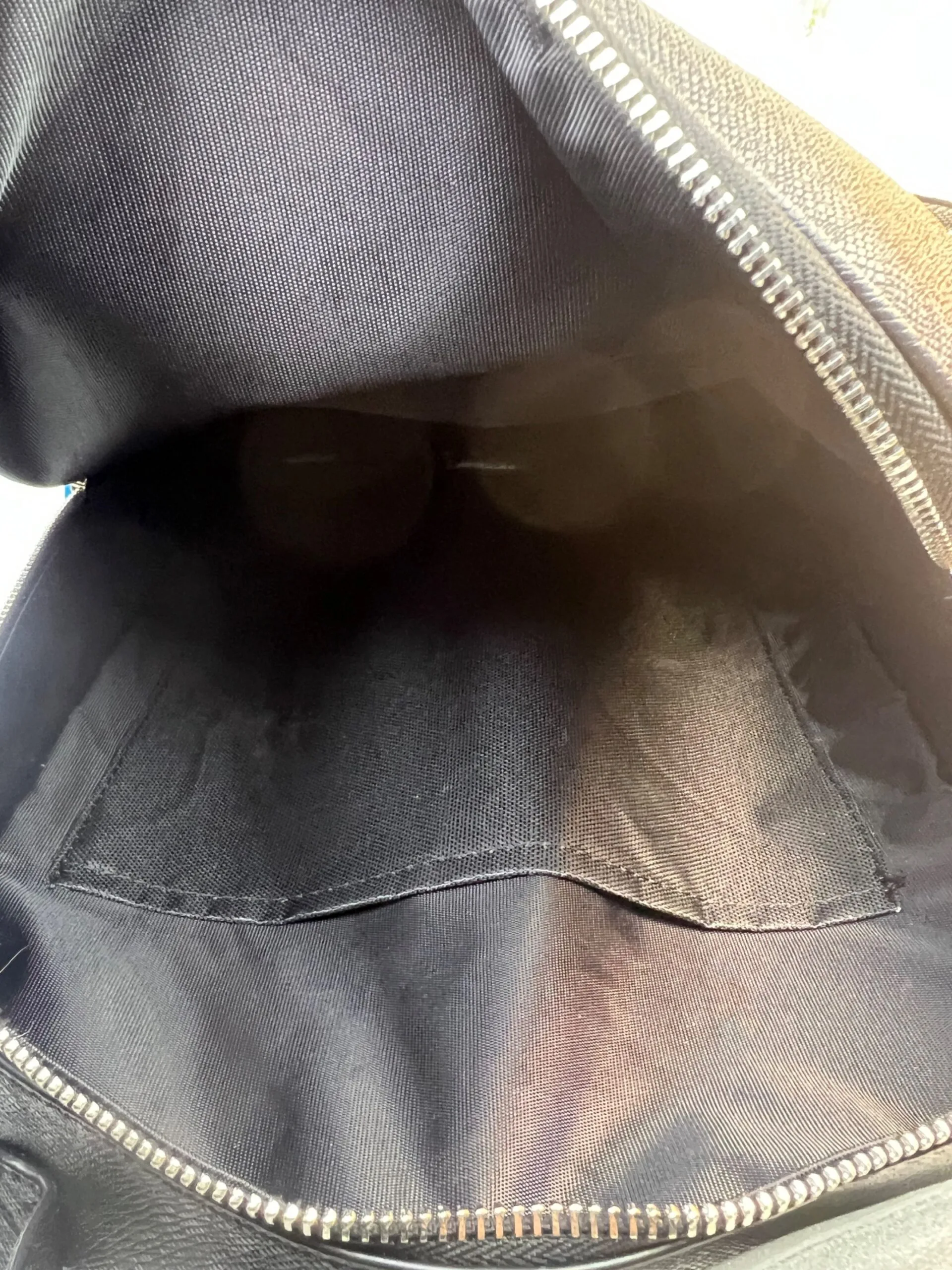 Louis Vuitton Avenue Backpack Black / - Image 7