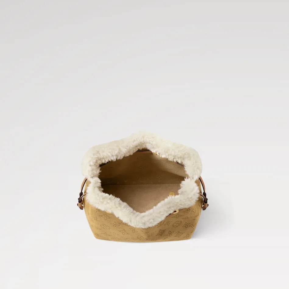 Louis Vuitton Bella Handbag Beige / - Image 3