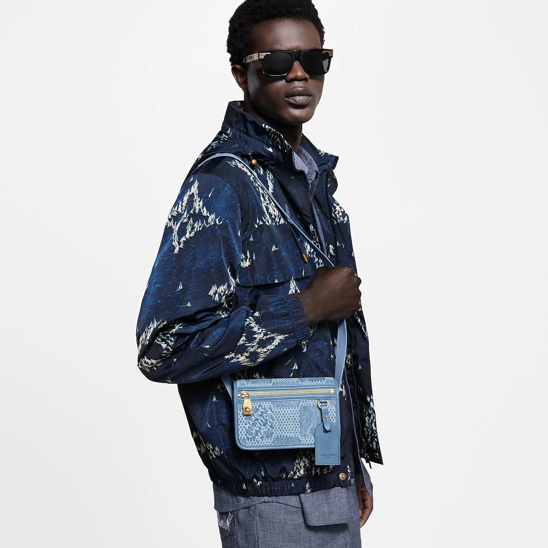 Alternative view of Louis Vuitton Bosphore Wearable Wallet Crossbody / Blue Gold Hardware