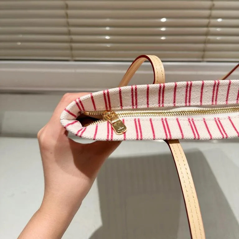 Louis Vuitton Carry It Beige Plum / - Image 7