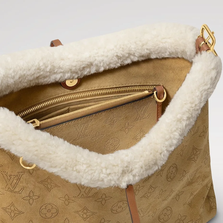 Louis Vuitton CarryAll PM Shoulder Bag / Beige Gold Hardware - Image 4