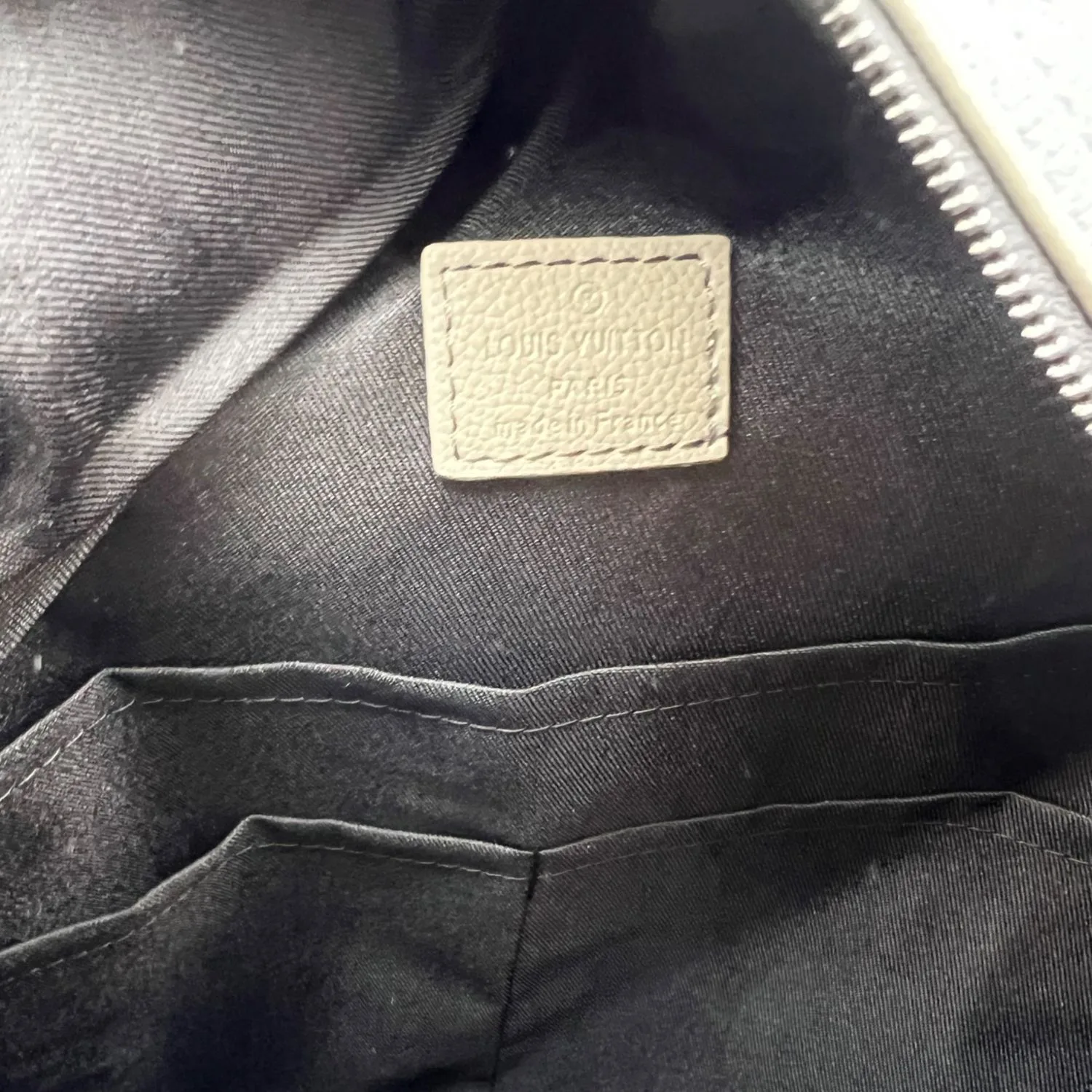 Louis Vuitton Discovery Backpack Grey / - Image 3