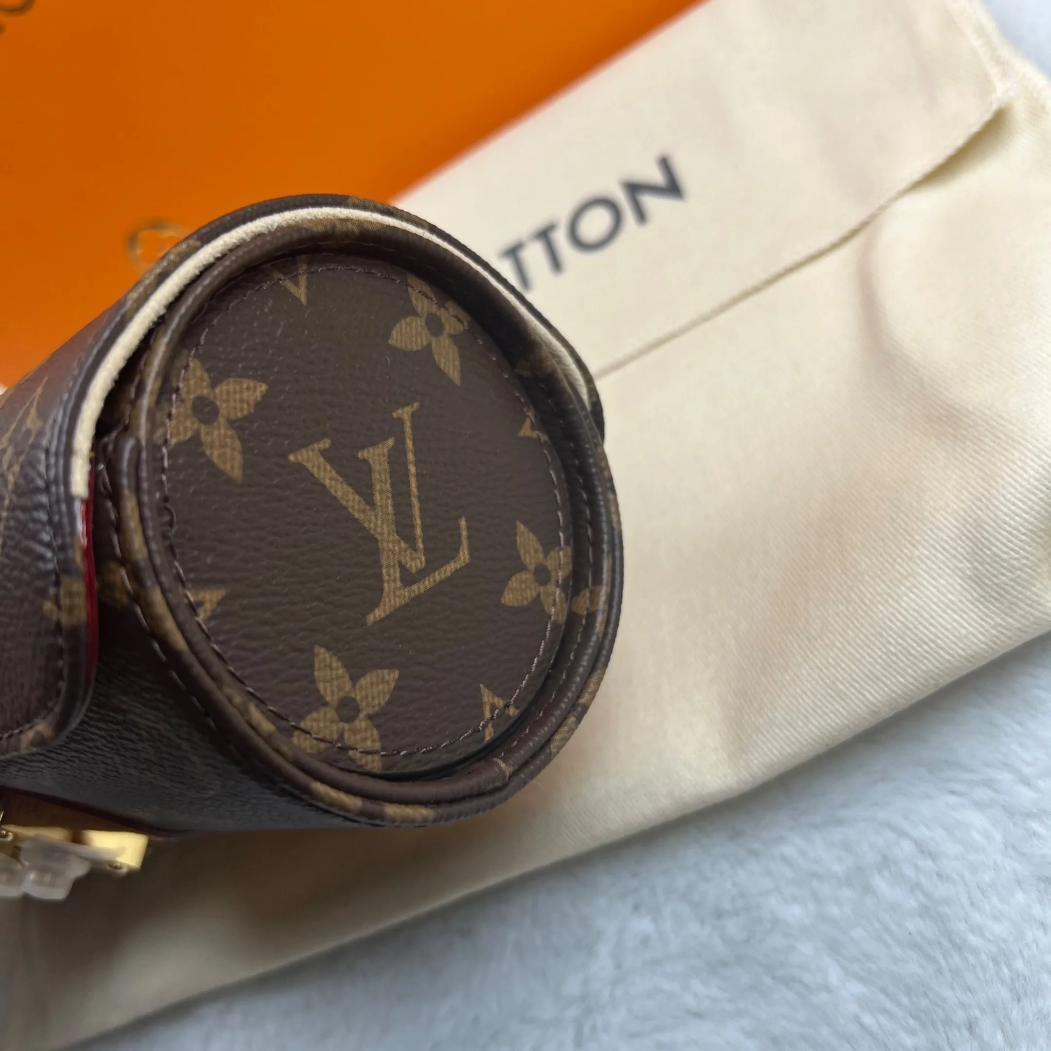 Louis Vuitton Etui Bijoux Bag Brown 7,/ - Image 3
