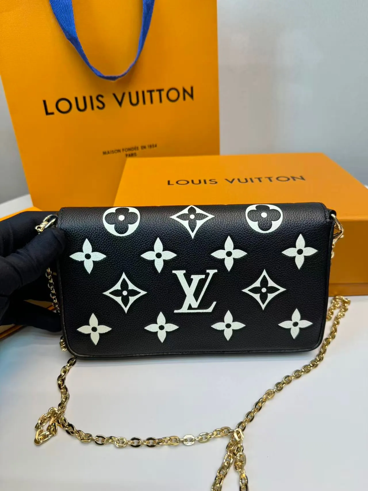 Louis Vuitton Pochette Felicie Shoulder Bag / Black/ Beige Gold Hardware - Image 6