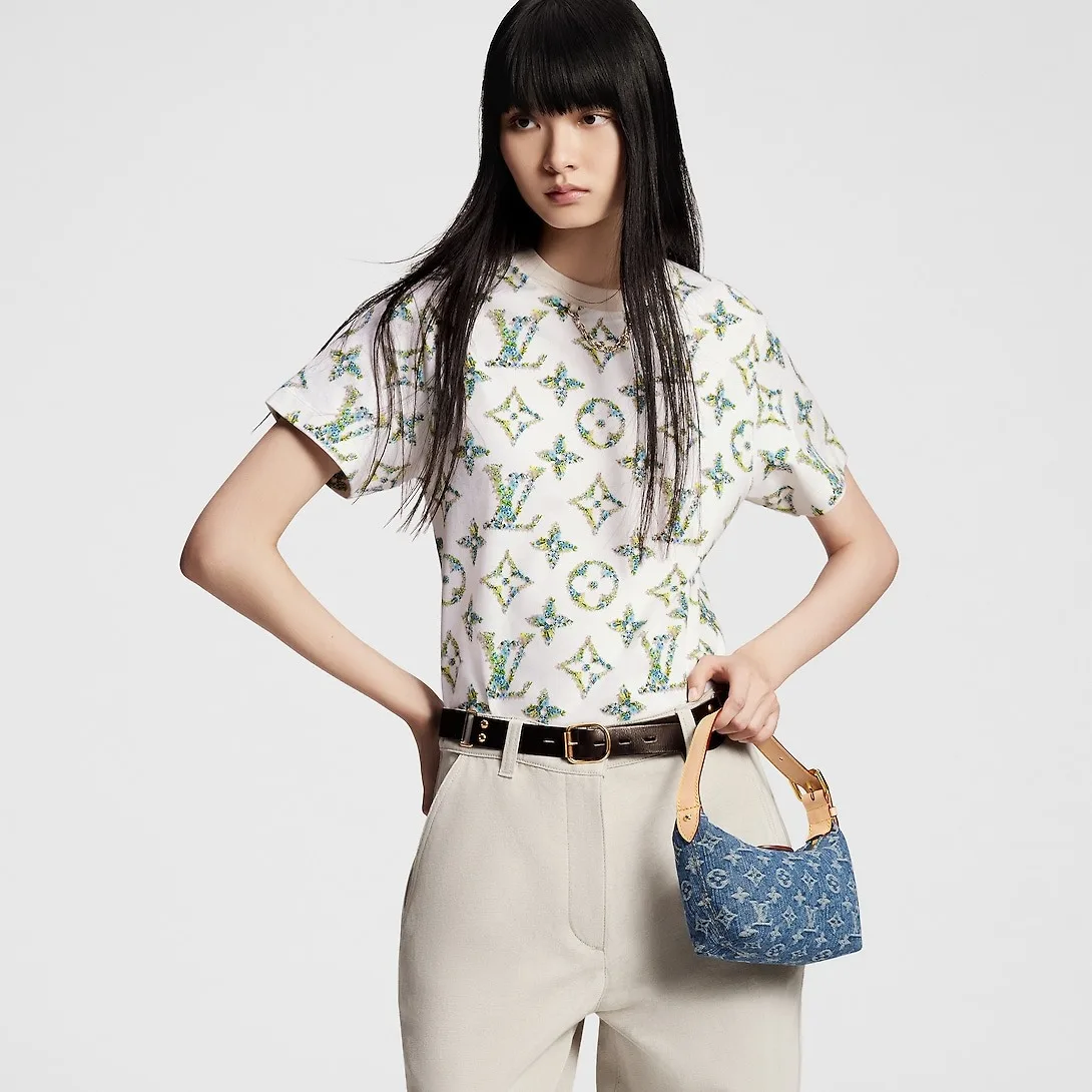 Alternative view of Louis Vuitton Hills Pochette Shoulder Bag / Blue Denim Gold Hardware