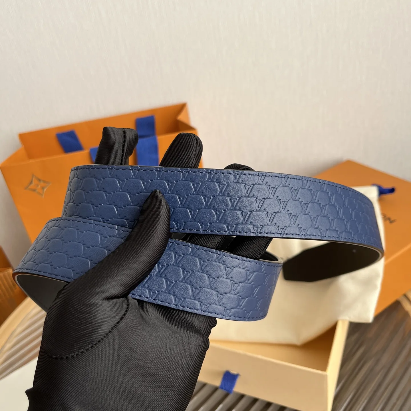 Louis Vuitton LV Initiales Embossed Belt Navy Blue With Matte White Buckle - Image 4