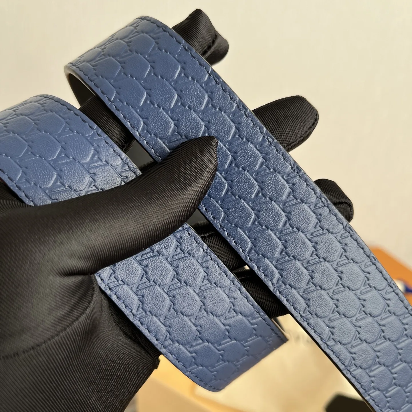 Louis Vuitton LV Initiales Embossed Belt Navy Blue With Matte White Buckle - Image 5
