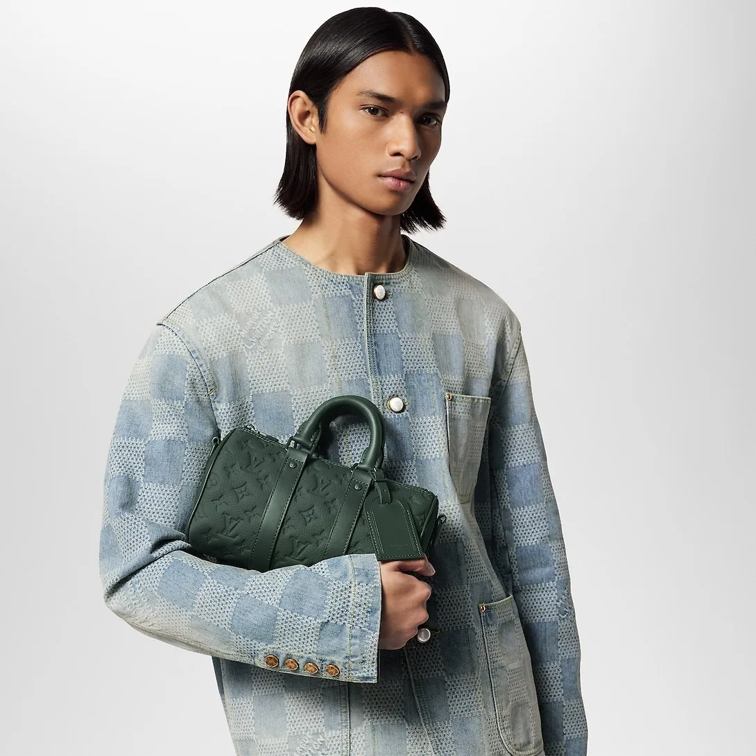 Alternative view of Louis Vuitton Keepall Bandouliere 25 Travel Bag / Green Green Hardware