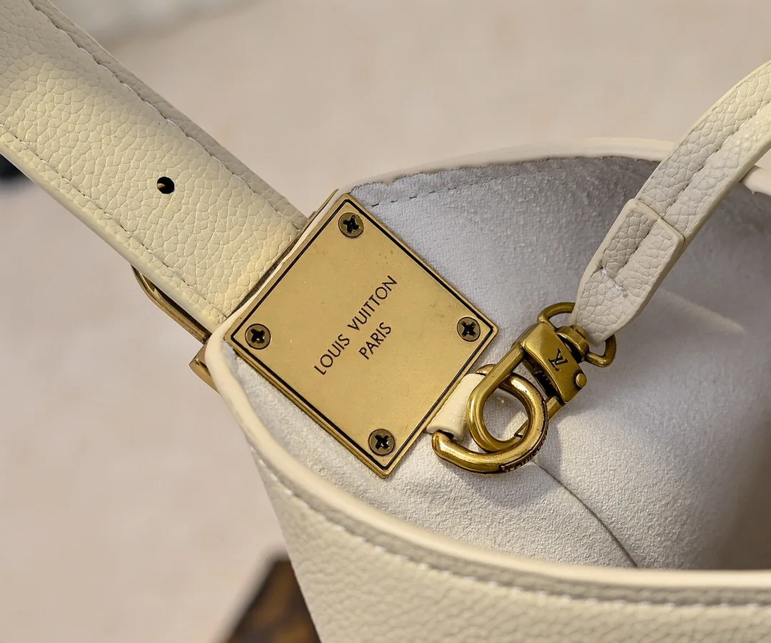 Louis Vuitton Low Key Hobo MM Beige / - Image 4