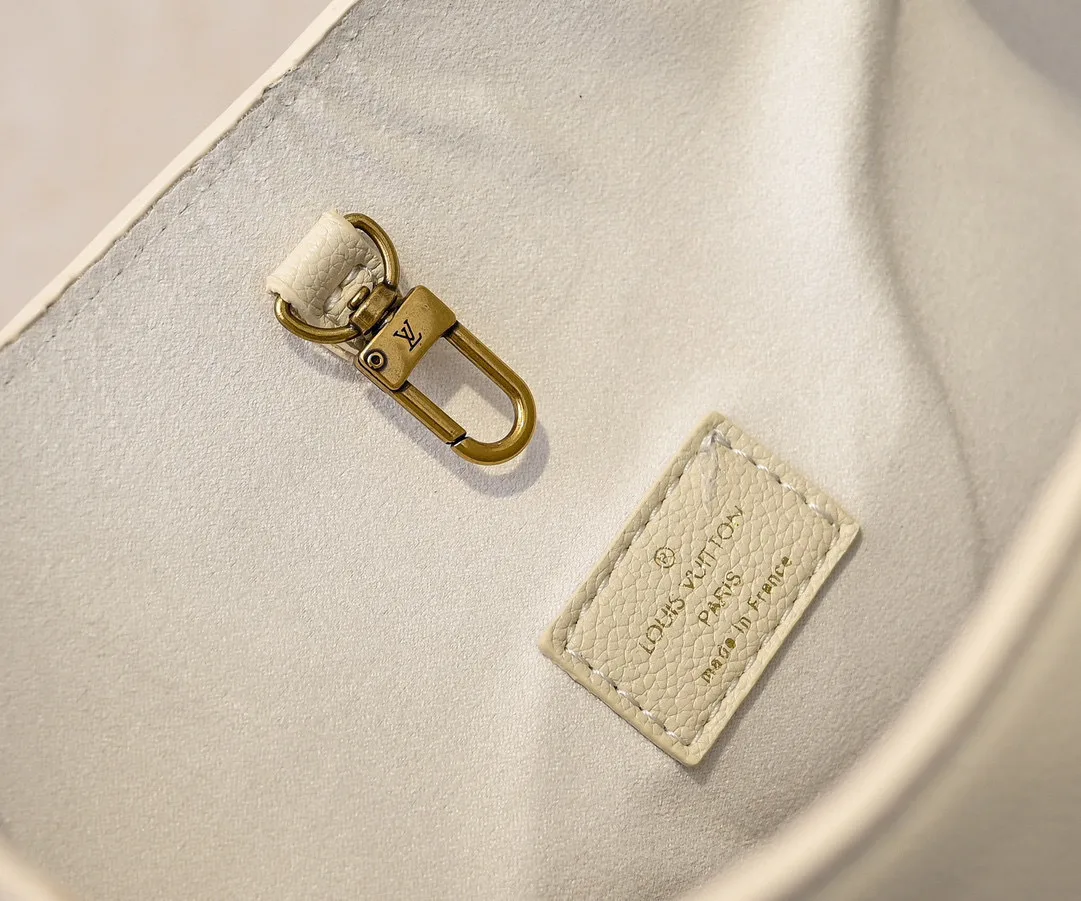 Louis Vuitton Low Key Hobo MM Beige / - Image 5
