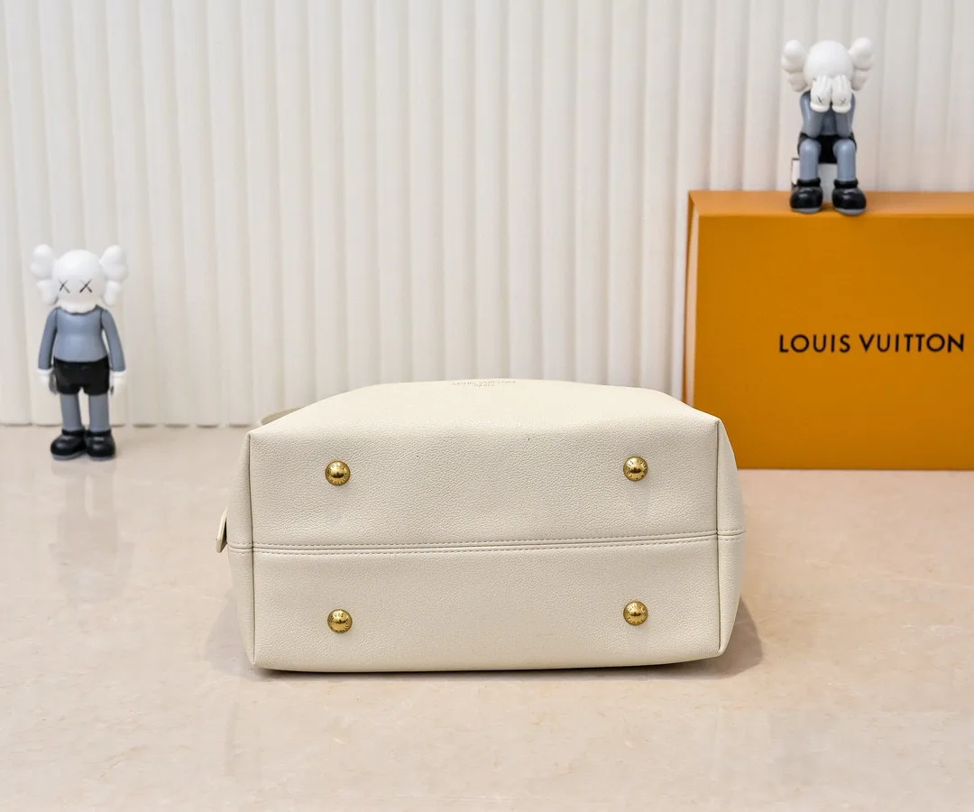Louis Vuitton Low Key Hobo MM Beige / - Image 8